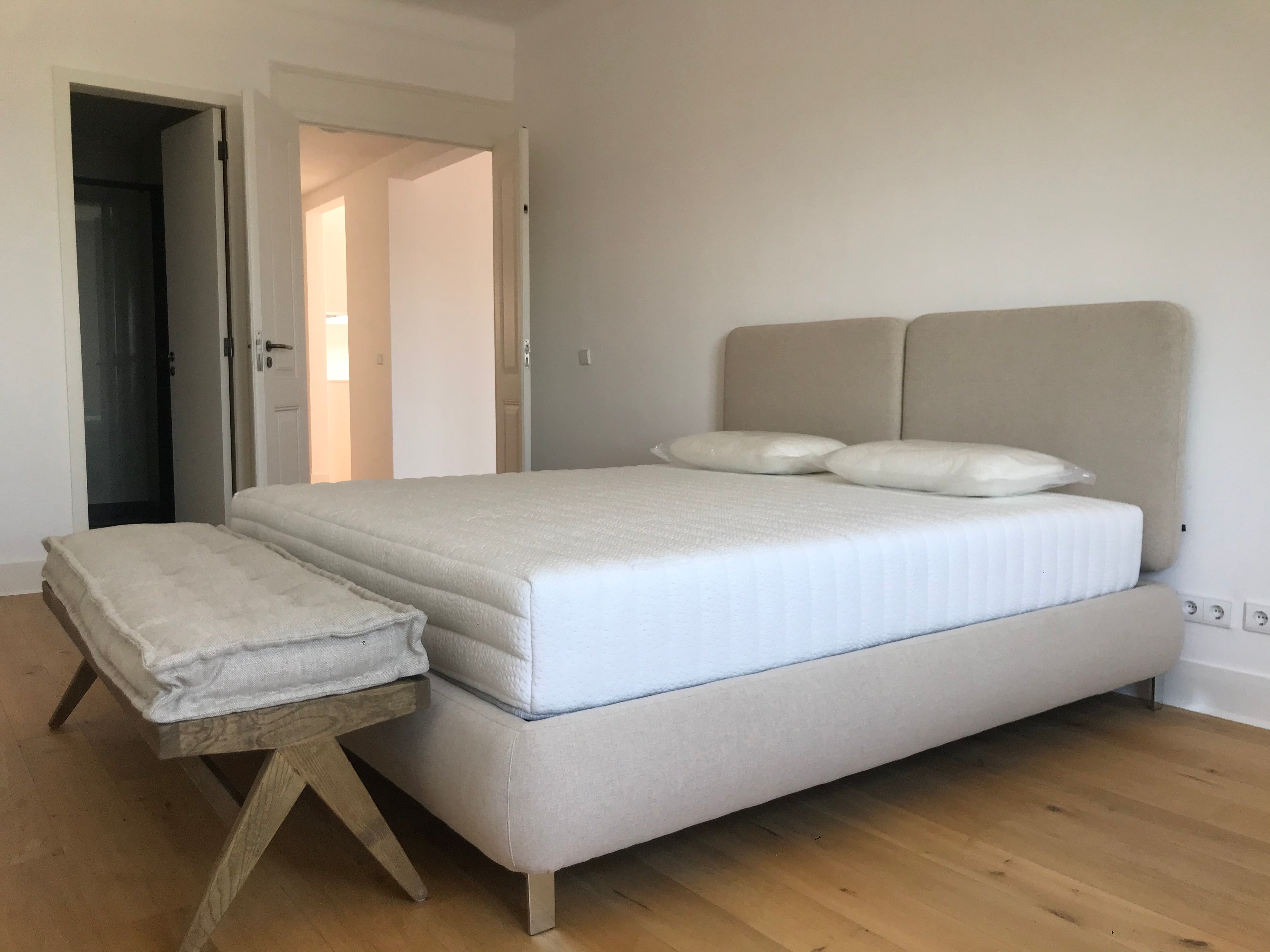 Cama e Cabeceira Estofada (190x210cm) Double