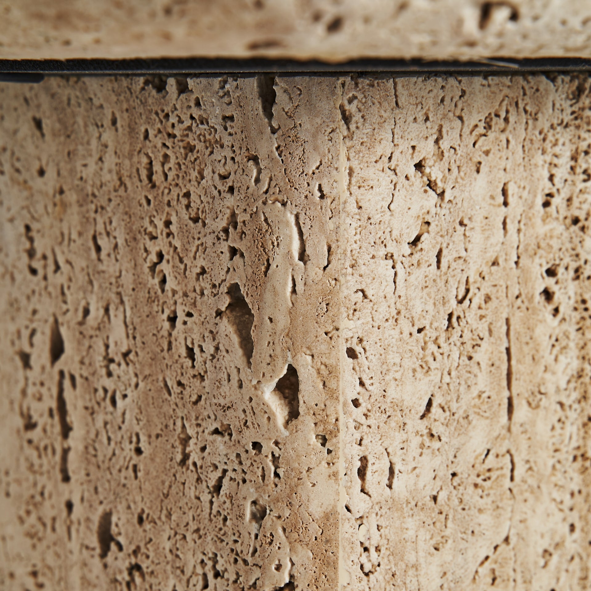 Mesa de Apoio Quadrada em Mármore (46x46cm) Travertino
