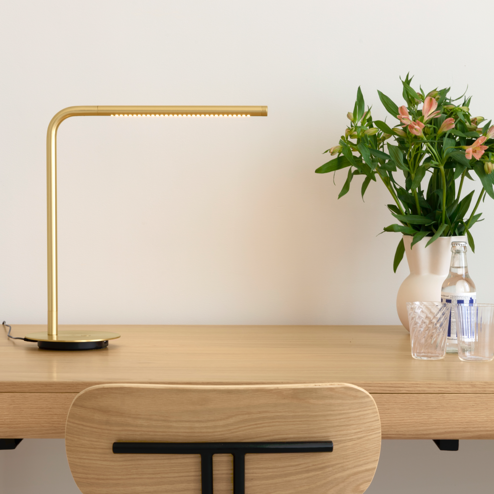 Omni led desk deals lamp