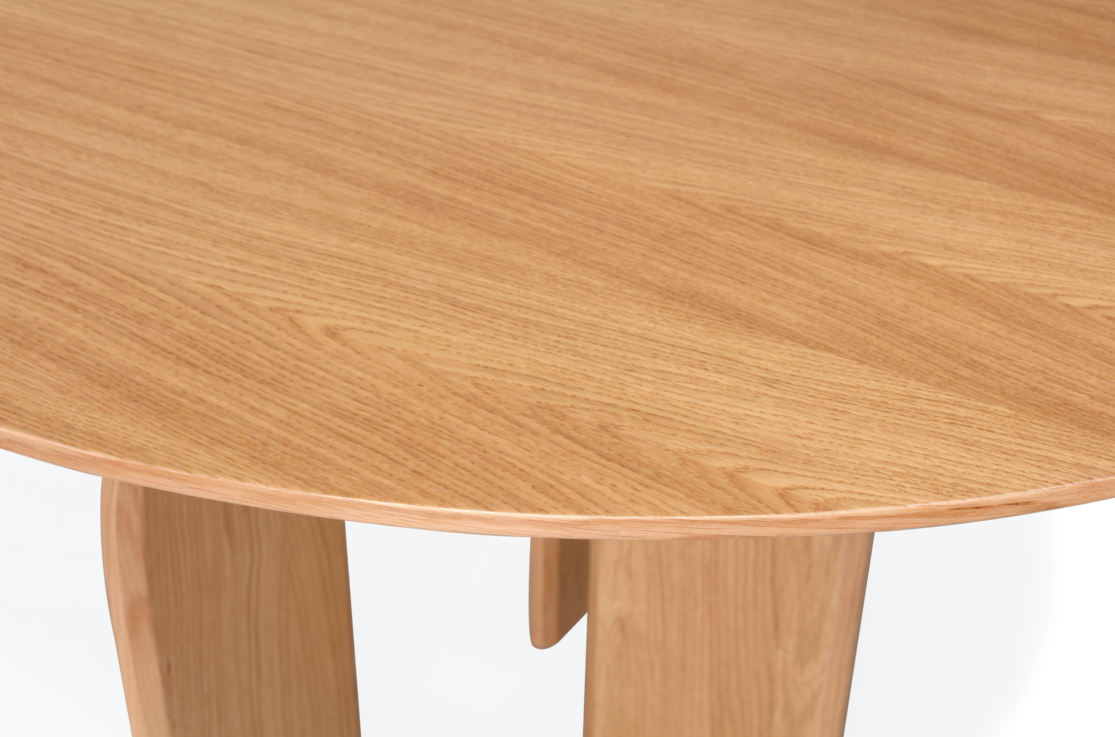Mesa de Jantar Oval em Madeira Hana