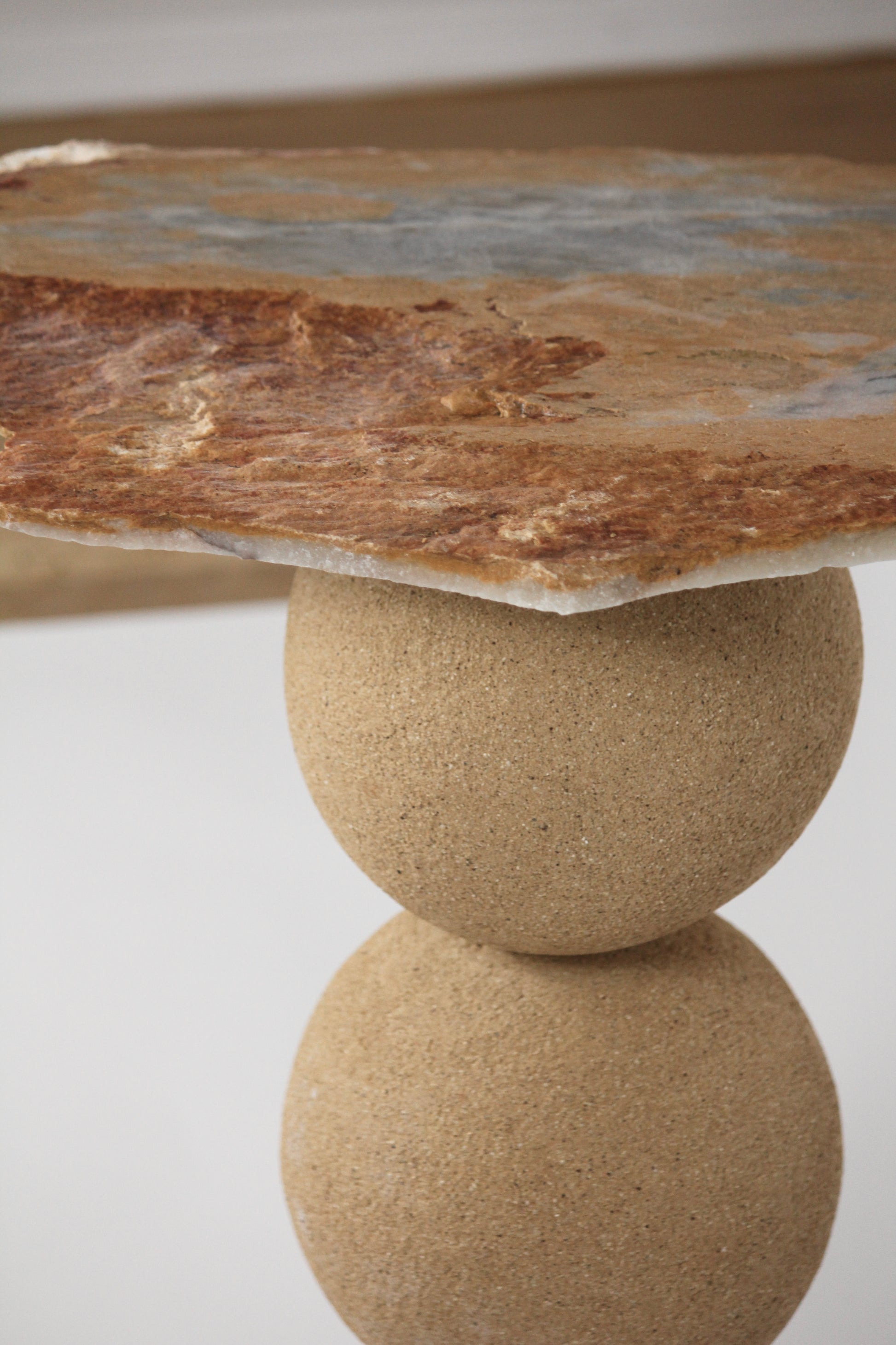 Mesa de Apoio em Cerâmica e Mármore Terra Mesas de Apoio Alan Louis