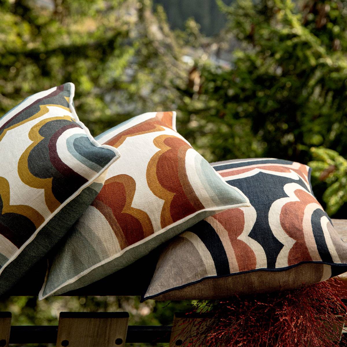 Rectangular Linen Cushion (55x40cm) Marguerite