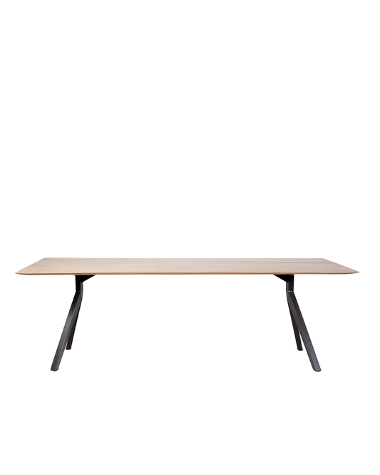 Majesti dining table