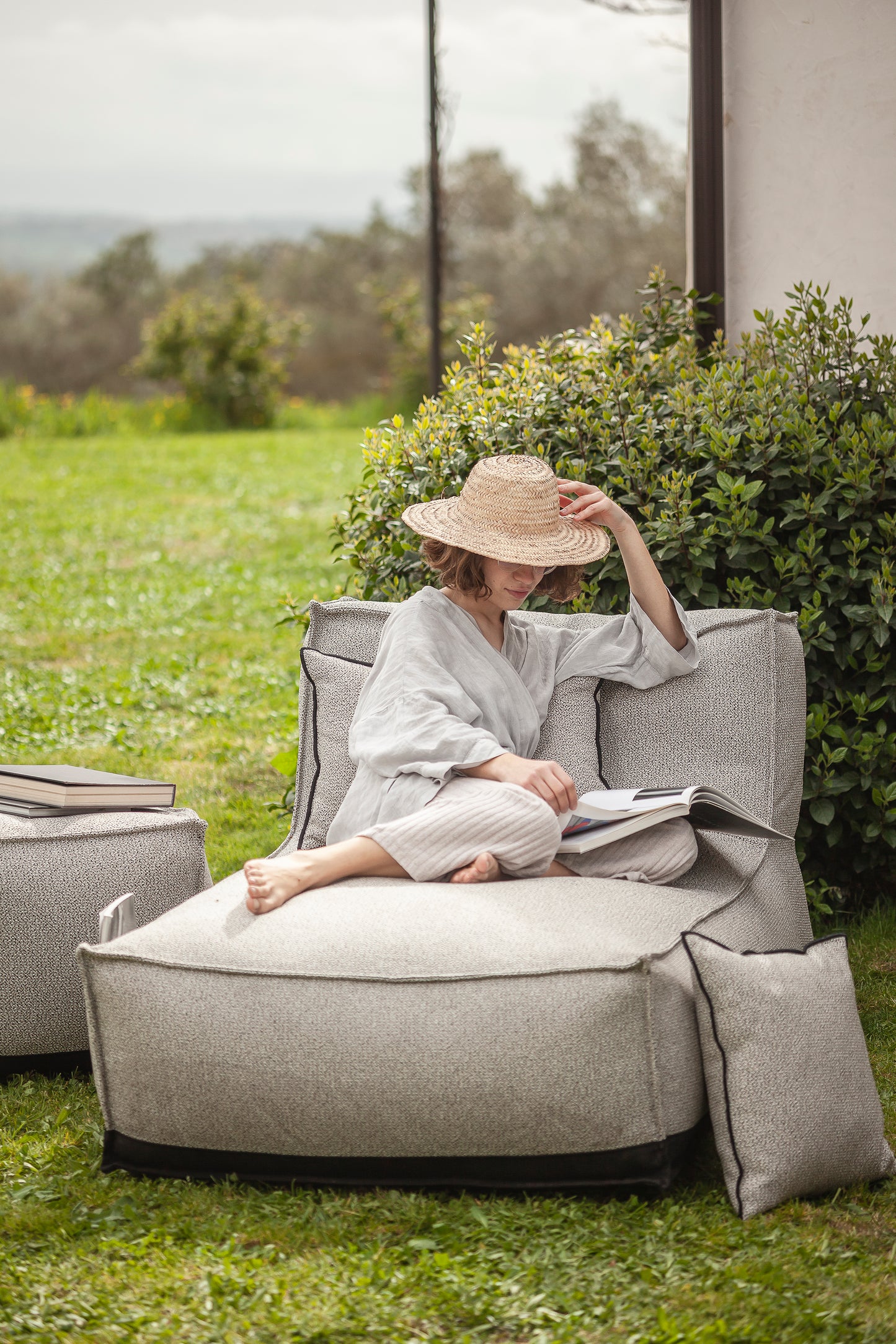 Caccini outdoor poufs