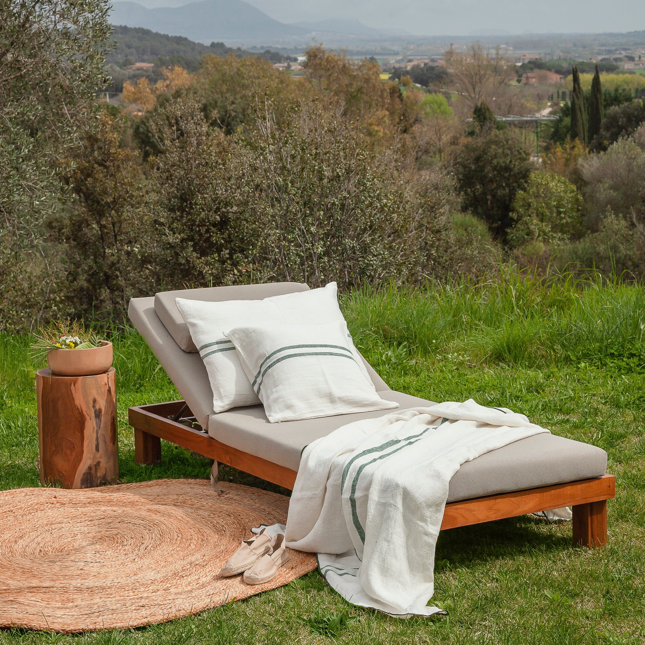 Wooden Outdoor Sun Lounger (200x80cm) Strauss