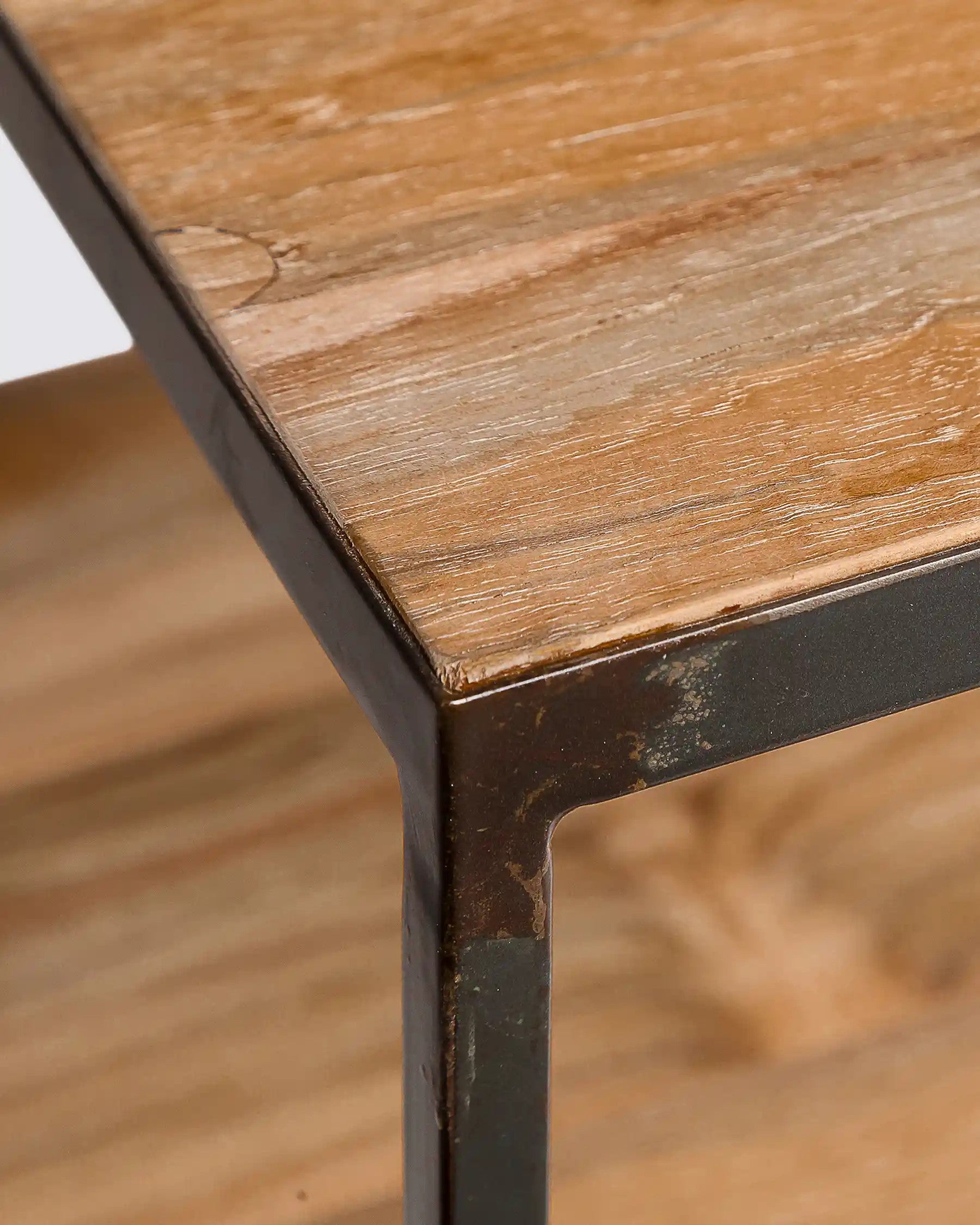 Estante em Madeira e Ferro One Two