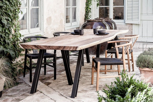 Imperia dining table