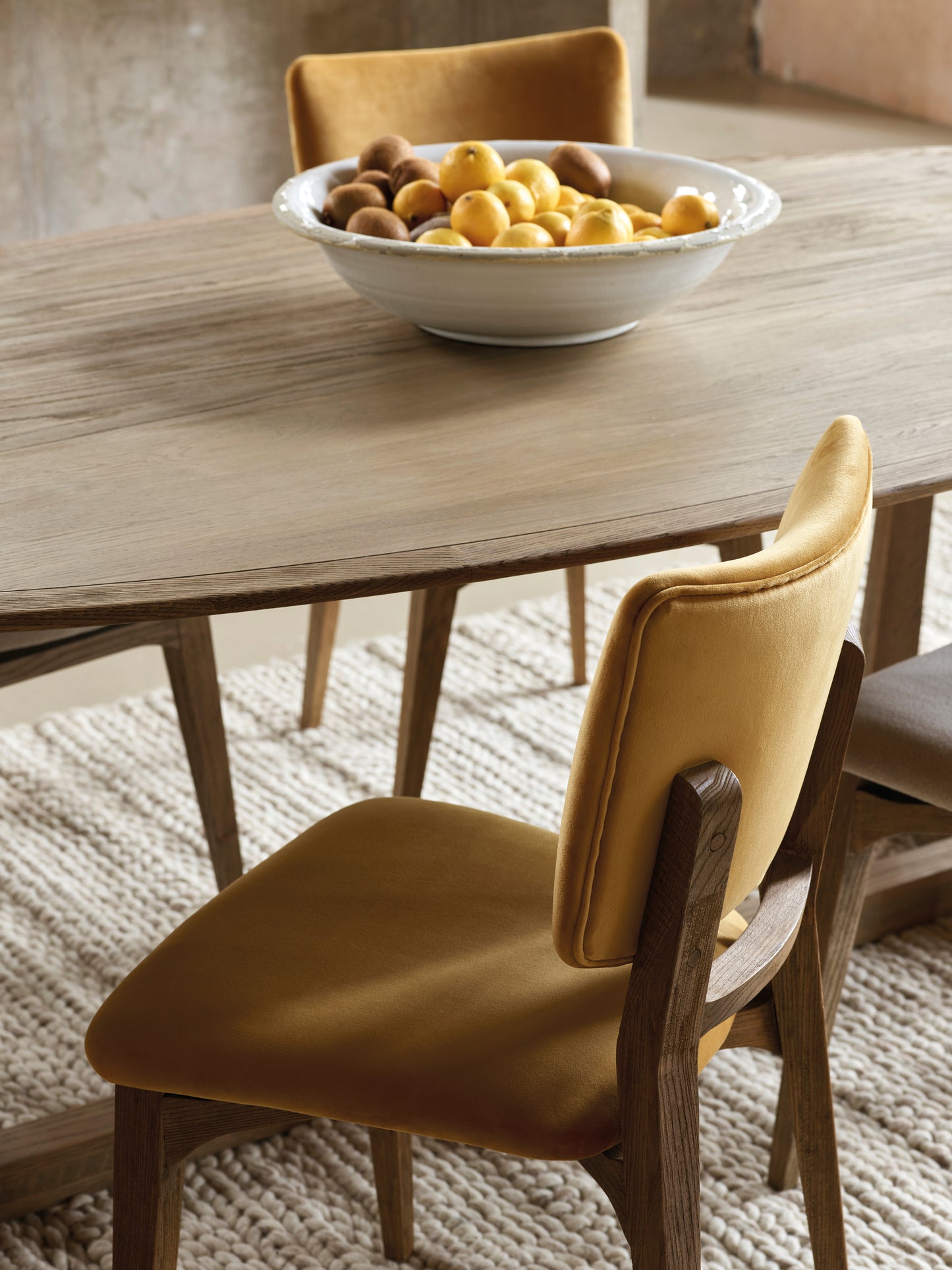 Maxime dining table